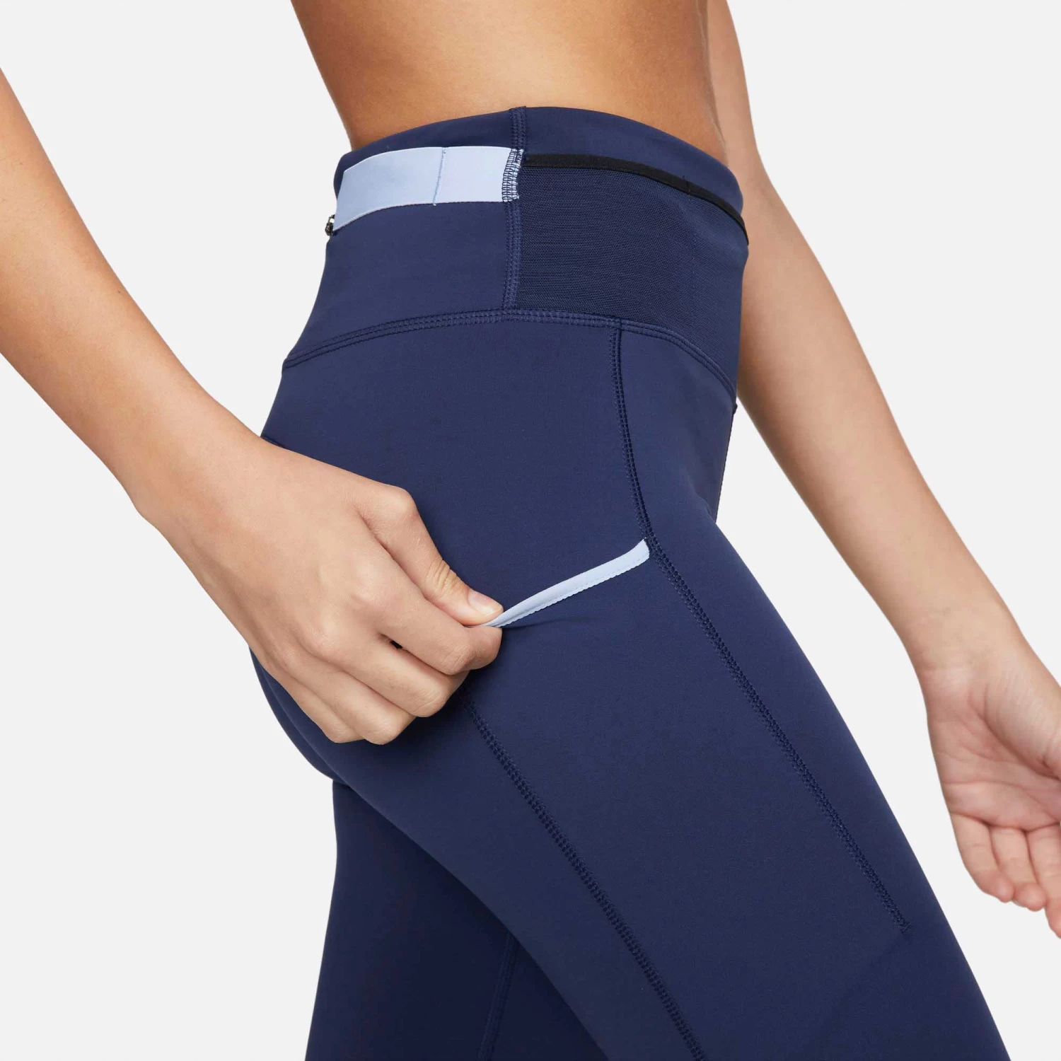 Nike | Women's Epic Luxe Tight Trail - Image 4